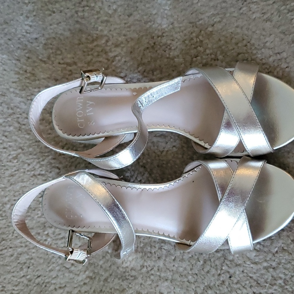 Crown and Ivy sandal